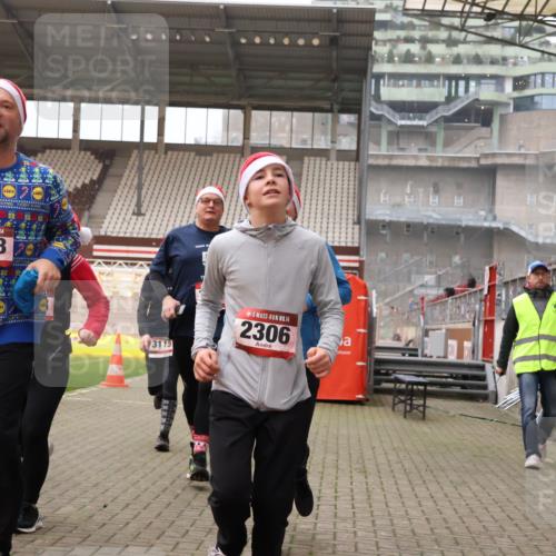 08.12.2024 - St. Pauli X-Mass-Run No. 14 Yannick Fuchs http://msf.ph/oto/7482324 08.12.2024 10:05:51 Ziel 751, 932, 1178, 1243, 1605, 1643, 1650, 1957, 2056, 2077, 2080, 2306, 2308, 2344, 2435, 2474, 2603, 2864, 2866, 2908, 3114, 3115, 3118, 3184, 3302 meine-sportfotos.de