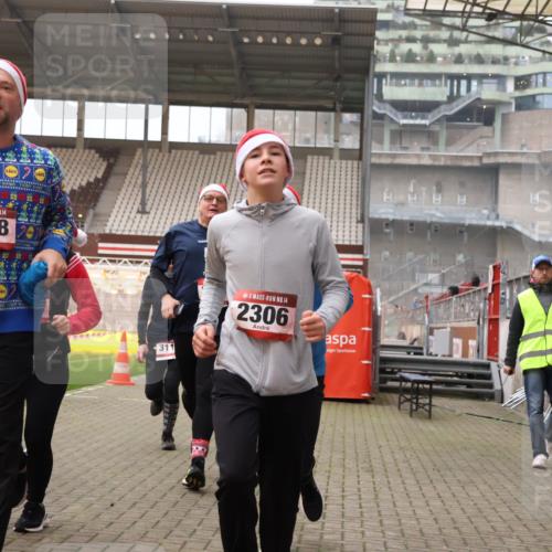 08.12.2024 - St. Pauli X-Mass-Run No. 14 Yannick Fuchs http://msf.ph/oto/7482327 08.12.2024 10:05:51 Ziel 751, 932, 1178, 1243, 1605, 1643, 1650, 1957, 2056, 2077, 2080, 2306, 2308, 2344, 2435, 2474, 2603, 2864, 2866, 2908, 3114, 3115, 3118, 3184, 3302 meine-sportfotos.de