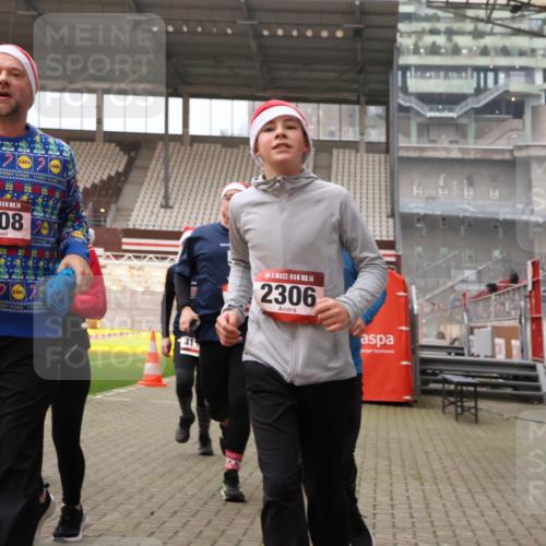 08.12.2024 - St. Pauli X-Mass-Run No. 14 Yannick Fuchs http://msf.ph/oto/7482331 08.12.2024 10:05:51 Ziel 751, 932, 1178, 1243, 1605, 1643, 1650, 1957, 2056, 2077, 2080, 2306, 2308, 2344, 2435, 2474, 2603, 2864, 2866, 2908, 3114, 3115, 3118, 3184, 3302 meine-sportfotos.de