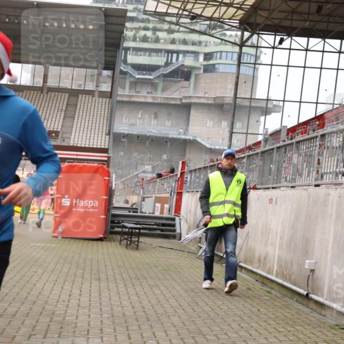 08.12.2024 - St. Pauli X-Mass-Run No. 14 Yannick Fuchs http://msf.ph/oto/7482348 08.12.2024 10:05:52 Ziel 175, 751, 932, 1178, 1243, 1605, 1643, 1650, 1957, 2056, 2077, 2306, 2308, 2344, 2435, 2474, 2603, 2864, 2866, 2908, 3114, 3115, 3118, 3184, 3302 meine-sportfotos.de