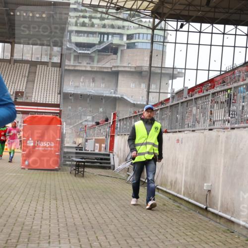 08.12.2024 - St. Pauli X-Mass-Run No. 14 Yannick Fuchs http://msf.ph/oto/7482352 08.12.2024 10:05:52 Ziel 175, 751, 932, 1178, 1243, 1605, 1643, 1650, 1957, 2056, 2077, 2306, 2308, 2344, 2435, 2474, 2603, 2864, 2866, 2908, 3114, 3115, 3118, 3184, 3302 meine-sportfotos.de