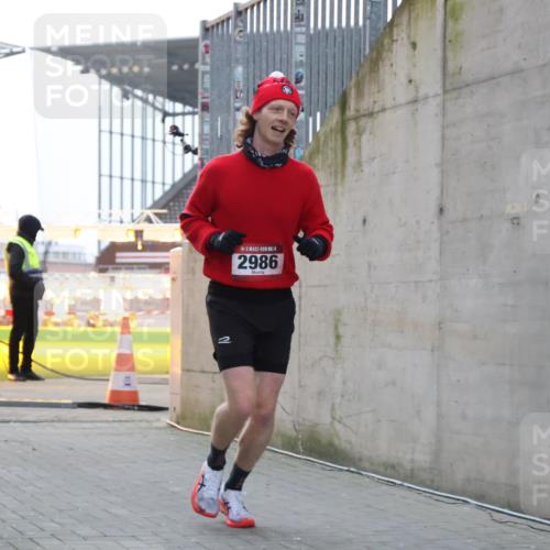 08.12.2024 - St. Pauli X-Mass-Run No. 14 H.Heesch http://msf.ph/oto/7486991 08.12.2024 09:48:17 Ziel 2986 meine-sportfotos.de