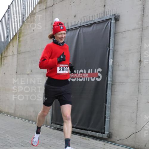 08.12.2024 - St. Pauli X-Mass-Run No. 14 H.Heesch http://msf.ph/oto/7487003 08.12.2024 09:48:19 Ziel 2986, 2986 meine-sportfotos.de