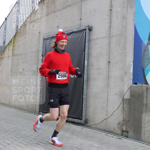 08.12.2024 - St. Pauli X-Mass-Run No. 14 H.Heesch http://msf.ph/oto/7487033 08.12.2024 09:48:19 Ziel 2986, 2986 meine-sportfotos.de