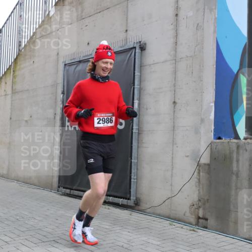 08.12.2024 - St. Pauli X-Mass-Run No. 14 H.Heesch http://msf.ph/oto/7487037 08.12.2024 09:48:19 Ziel 2986, 2986 meine-sportfotos.de