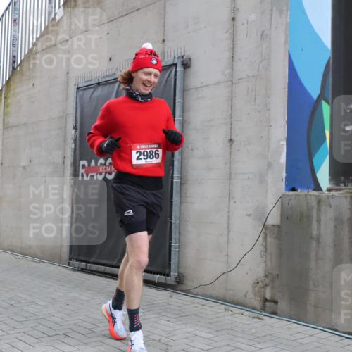 08.12.2024 - St. Pauli X-Mass-Run No. 14 H.Heesch http://msf.ph/oto/7487041 08.12.2024 09:48:19 Ziel 2986, 2986 meine-sportfotos.de