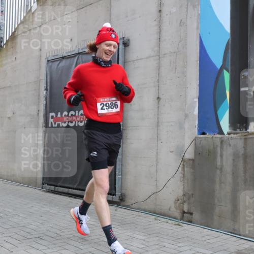 08.12.2024 - St. Pauli X-Mass-Run No. 14 H.Heesch http://msf.ph/oto/7487044 08.12.2024 09:48:19 Ziel 2986, 2986 meine-sportfotos.de