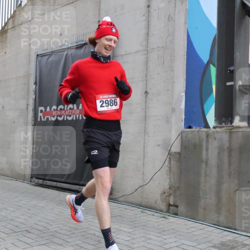 08.12.2024 - St. Pauli X-Mass-Run No. 14 H.Heesch http://msf.ph/oto/7487047 08.12.2024 09:48:19 Ziel 2986, 2986 meine-sportfotos.de