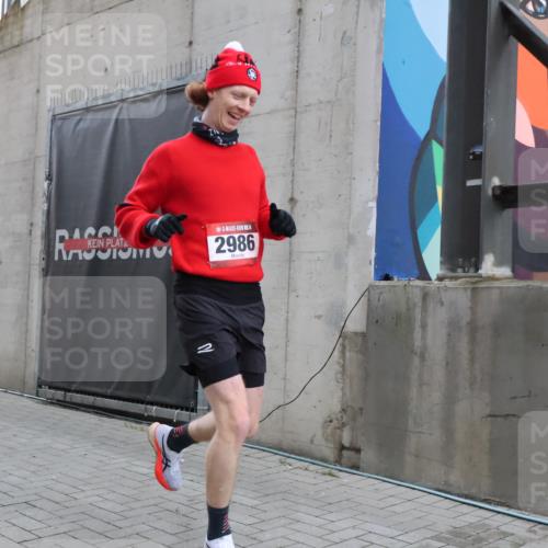 08.12.2024 - St. Pauli X-Mass-Run No. 14 H.Heesch http://msf.ph/oto/7487051 08.12.2024 09:48:19 Ziel 2986, 2986 meine-sportfotos.de
