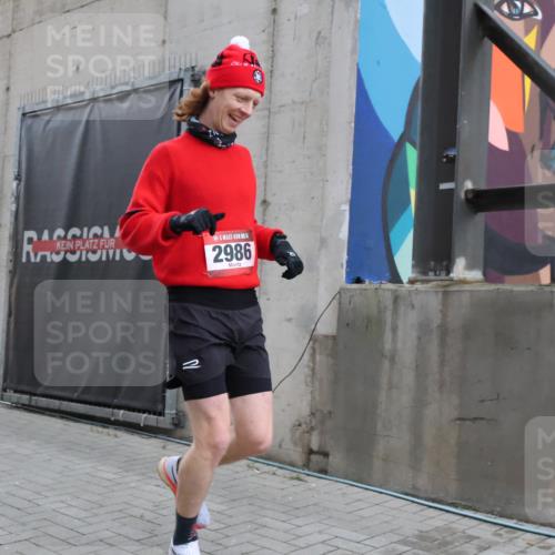 08.12.2024 - St. Pauli X-Mass-Run No. 14 H.Heesch http://msf.ph/oto/7487055 08.12.2024 09:48:19 Ziel 2986, 2986 meine-sportfotos.de