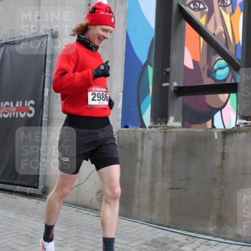 08.12.2024 - St. Pauli X-Mass-Run No. 14 H.Heesch http://msf.ph/oto/7487063 08.12.2024 09:48:20 Ziel 2986, 2986 meine-sportfotos.de