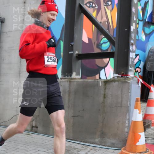 08.12.2024 - St. Pauli X-Mass-Run No. 14 H.Heesch http://msf.ph/oto/7487073 08.12.2024 09:48:20 Ziel 2986, 2986 meine-sportfotos.de
