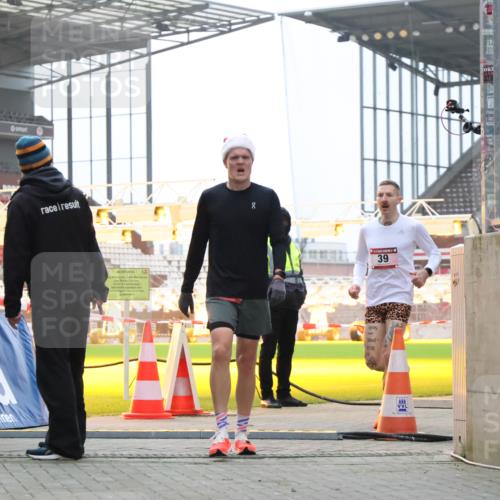 08.12.2024 - St. Pauli X-Mass-Run No. 14 H.Heesch http://msf.ph/oto/7487091 08.12.2024 09:49:04 Ziel 39, 2336 meine-sportfotos.de