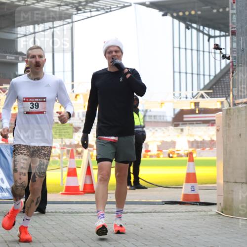 08.12.2024 - St. Pauli X-Mass-Run No. 14 H.Heesch http://msf.ph/oto/7487114 08.12.2024 09:49:06 Ziel 2336, 39, 2336 meine-sportfotos.de