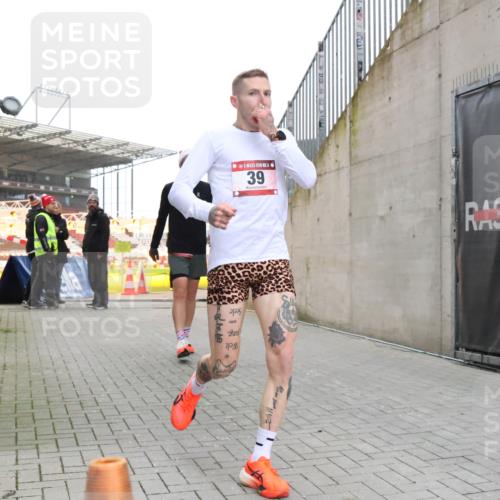 08.12.2024 - St. Pauli X-Mass-Run No. 14 H.Heesch http://msf.ph/oto/7487139 08.12.2024 09:49:08 Ziel 39, 2336, 39, 2336 meine-sportfotos.de