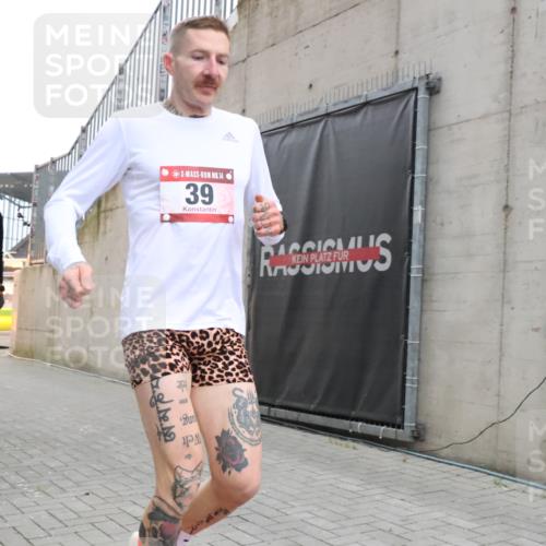 08.12.2024 - St. Pauli X-Mass-Run No. 14 H.Heesch http://msf.ph/oto/7487169 08.12.2024 09:49:09 Ziel 39, 2336, 39 meine-sportfotos.de