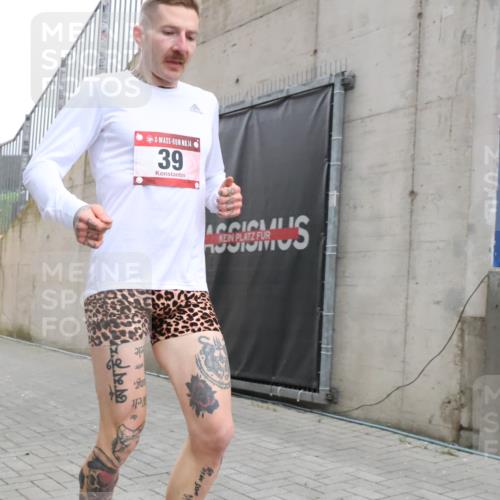 08.12.2024 - St. Pauli X-Mass-Run No. 14 H.Heesch http://msf.ph/oto/7487173 08.12.2024 09:49:09 Ziel 39, 2336, 39 meine-sportfotos.de