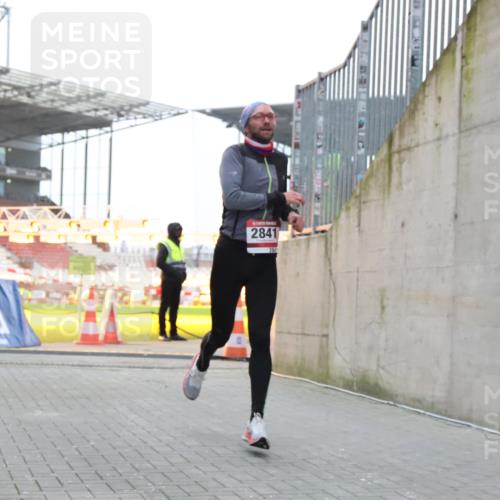 08.12.2024 - St. Pauli X-Mass-Run No. 14 H.Heesch http://msf.ph/oto/7487212 08.12.2024 09:50:28 Ziel 2841, 2841 meine-sportfotos.de