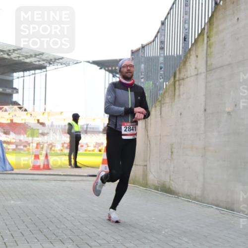 08.12.2024 - St. Pauli X-Mass-Run No. 14 H.Heesch http://msf.ph/oto/7487223 08.12.2024 09:50:28 Ziel 2841, 2841 meine-sportfotos.de