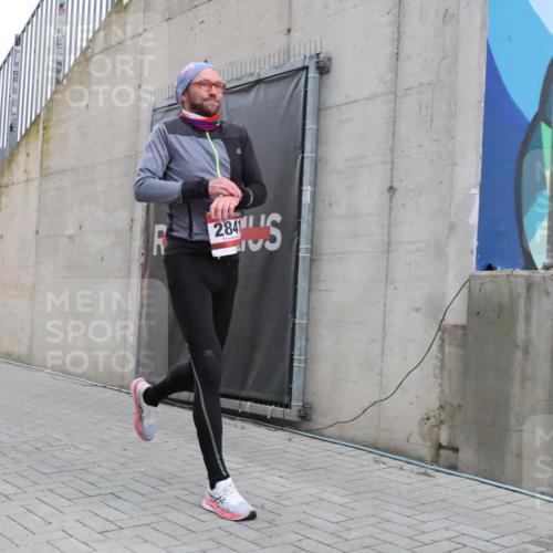 08.12.2024 - St. Pauli X-Mass-Run No. 14 H.Heesch http://msf.ph/oto/7487236 08.12.2024 09:50:29 Ziel 2841, 2841 meine-sportfotos.de
