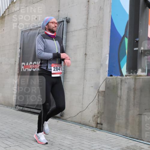 08.12.2024 - St. Pauli X-Mass-Run No. 14 H.Heesch http://msf.ph/oto/7487252 08.12.2024 09:50:29 Ziel 2841, 2841 meine-sportfotos.de
