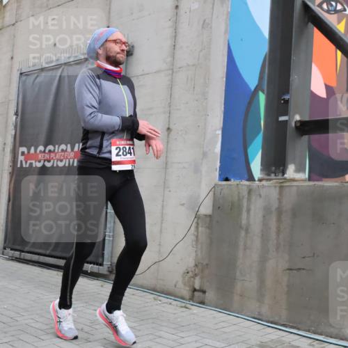 08.12.2024 - St. Pauli X-Mass-Run No. 14 H.Heesch http://msf.ph/oto/7487255 08.12.2024 09:50:29 Ziel 2841, 2841 meine-sportfotos.de