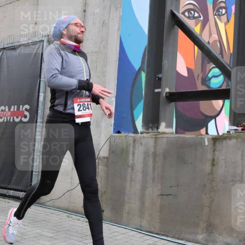 08.12.2024 - St. Pauli X-Mass-Run No. 14 H.Heesch http://msf.ph/oto/7487265 08.12.2024 09:50:29 Ziel 2841, 2841 meine-sportfotos.de