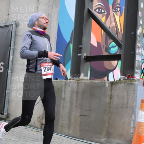 08.12.2024 - St. Pauli X-Mass-Run No. 14 H.Heesch http://msf.ph/oto/7487269 08.12.2024 09:50:29 Ziel 2841, 2841 meine-sportfotos.de