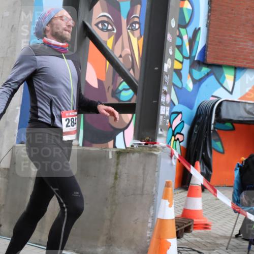 08.12.2024 - St. Pauli X-Mass-Run No. 14 H.Heesch http://msf.ph/oto/7487279 08.12.2024 09:50:29 Ziel 2841, 2841 meine-sportfotos.de