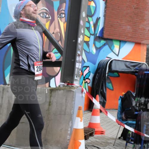 08.12.2024 - St. Pauli X-Mass-Run No. 14 H.Heesch http://msf.ph/oto/7487283 08.12.2024 09:50:29 Ziel 2841, 2841 meine-sportfotos.de