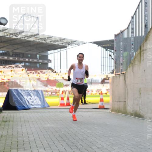 08.12.2024 - St. Pauli X-Mass-Run No. 14 H.Heesch http://msf.ph/oto/7487292 08.12.2024 09:50:40 Ziel 2841, 3164, 3164 meine-sportfotos.de