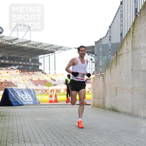 08.12.2024 - St. Pauli X-Mass-Run No. 14 H.Heesch http://msf.ph/oto/7487315 08.12.2024 09:50:40 Ziel 2841, 3164, 3164 meine-sportfotos.de