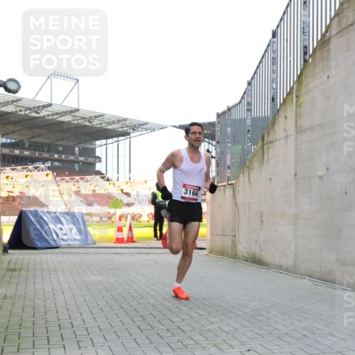 08.12.2024 - St. Pauli X-Mass-Run No. 14 H.Heesch http://msf.ph/oto/7487320 08.12.2024 09:50:40 Ziel 2841, 3164, 3164 meine-sportfotos.de