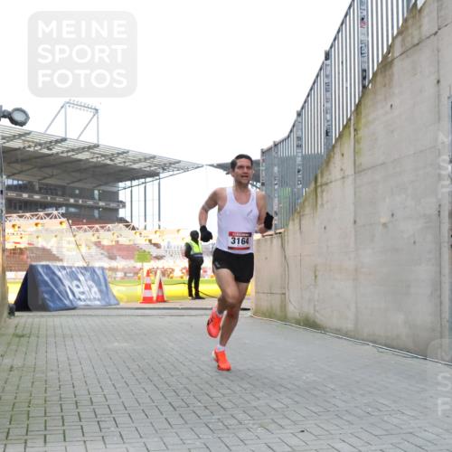 08.12.2024 - St. Pauli X-Mass-Run No. 14 H.Heesch http://msf.ph/oto/7487326 08.12.2024 09:50:40 Ziel 2841, 3164, 3164 meine-sportfotos.de
