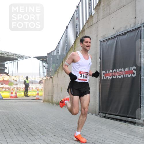08.12.2024 - St. Pauli X-Mass-Run No. 14 H.Heesch http://msf.ph/oto/7487334 08.12.2024 09:50:41 Ziel 2841, 3164, 3164 meine-sportfotos.de