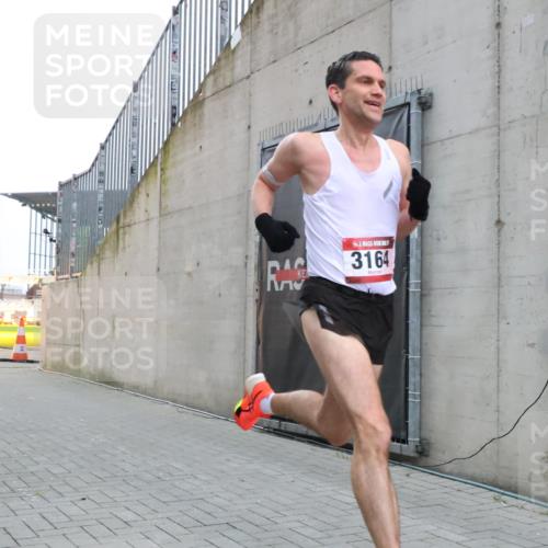 08.12.2024 - St. Pauli X-Mass-Run No. 14 H.Heesch http://msf.ph/oto/7487338 08.12.2024 09:50:41 Ziel 2841, 3164, 3164 meine-sportfotos.de