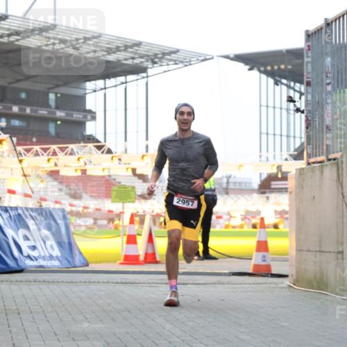 08.12.2024 - St. Pauli X-Mass-Run No. 14 H.Heesch http://msf.ph/oto/7487349 08.12.2024 09:50:53 Ziel 2957, 3164, 2957 meine-sportfotos.de