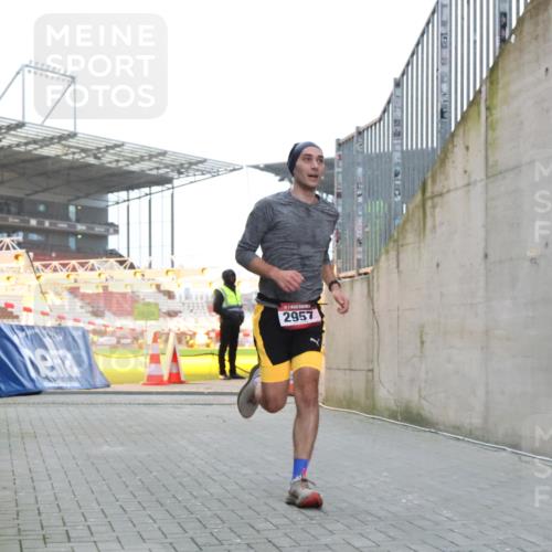 08.12.2024 - St. Pauli X-Mass-Run No. 14 H.Heesch http://msf.ph/oto/7487363 08.12.2024 09:50:54 Ziel 2957, 3164, 2957 meine-sportfotos.de