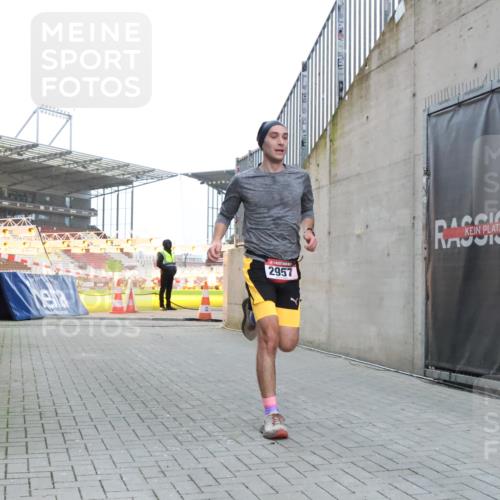 08.12.2024 - St. Pauli X-Mass-Run No. 14 H.Heesch http://msf.ph/oto/7487372 08.12.2024 09:50:54 Ziel 2957, 3164, 2957 meine-sportfotos.de