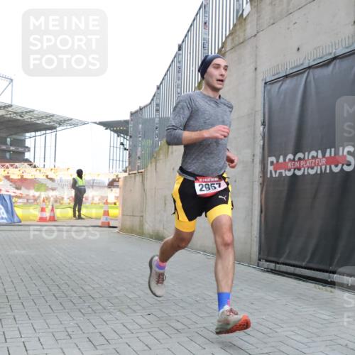 08.12.2024 - St. Pauli X-Mass-Run No. 14 H.Heesch http://msf.ph/oto/7487379 08.12.2024 09:50:54 Ziel 2957, 3164, 2957 meine-sportfotos.de