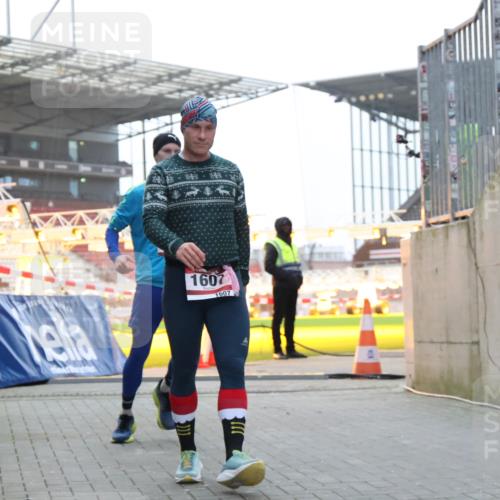08.12.2024 - St. Pauli X-Mass-Run No. 14 H.Heesch http://msf.ph/oto/7487412 08.12.2024 09:51:25 Ziel 2, 1607 meine-sportfotos.de