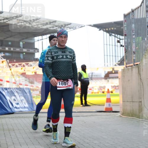 08.12.2024 - St. Pauli X-Mass-Run No. 14 H.Heesch http://msf.ph/oto/7487421 08.12.2024 09:51:25 Ziel 2, 1607 meine-sportfotos.de