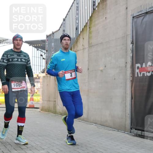 08.12.2024 - St. Pauli X-Mass-Run No. 14 H.Heesch http://msf.ph/oto/7487425 08.12.2024 09:51:27 Ziel 2, 2, 1607 meine-sportfotos.de