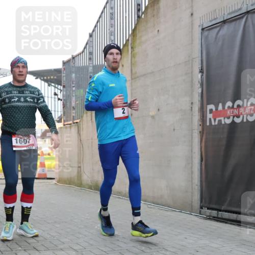 08.12.2024 - St. Pauli X-Mass-Run No. 14 H.Heesch http://msf.ph/oto/7487431 08.12.2024 09:51:27 Ziel 2, 2, 1607 meine-sportfotos.de