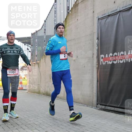 08.12.2024 - St. Pauli X-Mass-Run No. 14 H.Heesch http://msf.ph/oto/7487436 08.12.2024 09:51:27 Ziel 2, 2, 1607 meine-sportfotos.de