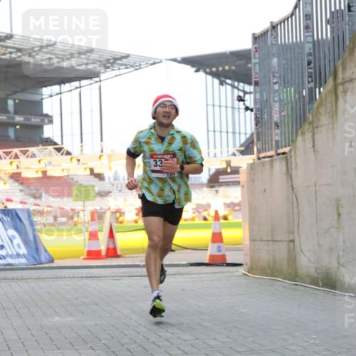 08.12.2024 - St. Pauli X-Mass-Run No. 14 H.Heesch http://msf.ph/oto/7487446 08.12.2024 09:51:37 Ziel 2, 1607, 3309, 2757, 3309 meine-sportfotos.de