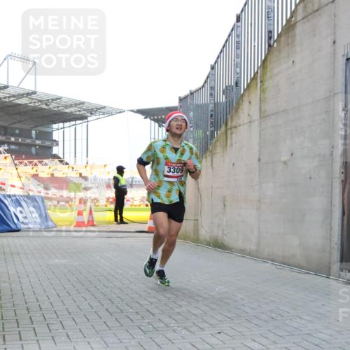 08.12.2024 - St. Pauli X-Mass-Run No. 14 H.Heesch http://msf.ph/oto/7487451 08.12.2024 09:51:38 Ziel 2, 1607, 3309, 2757, 3309 meine-sportfotos.de