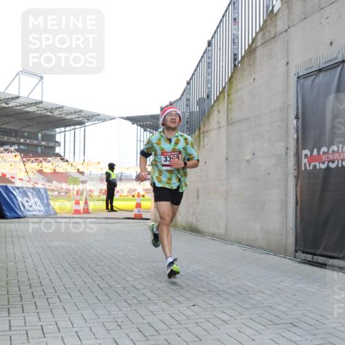 08.12.2024 - St. Pauli X-Mass-Run No. 14 H.Heesch http://msf.ph/oto/7487461 08.12.2024 09:51:38 Ziel 2, 1607, 3309, 2757, 3309 meine-sportfotos.de