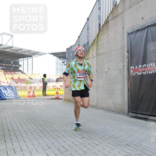 08.12.2024 - St. Pauli X-Mass-Run No. 14 H.Heesch http://msf.ph/oto/7487472 08.12.2024 09:51:38 Ziel 2, 1607, 3309, 2757, 3309 meine-sportfotos.de
