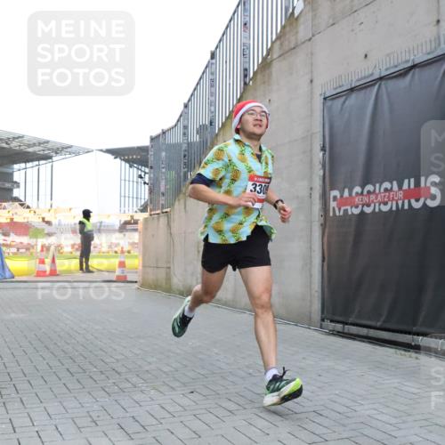 08.12.2024 - St. Pauli X-Mass-Run No. 14 H.Heesch http://msf.ph/oto/7487489 08.12.2024 09:51:38 Ziel 2, 1607, 3309, 2757, 3309 meine-sportfotos.de